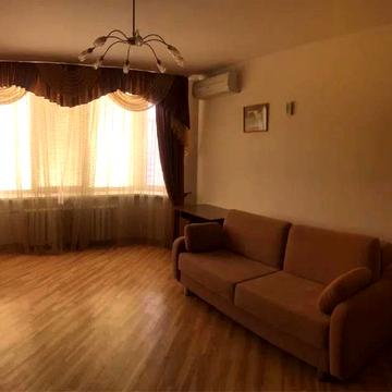 Анни Ахматової вул., 35-А