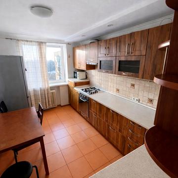 Небесної Сотні просп. (Маршала Жукова), 18