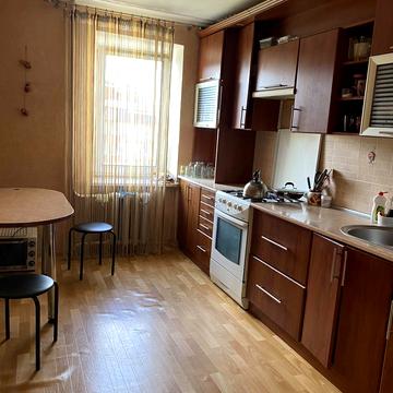 Вячеслава Чорновола вул., 40