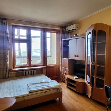 Авіаційна вул., 1