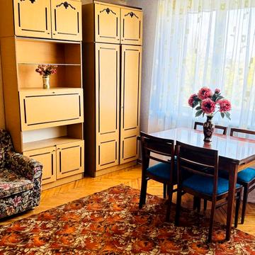 Василя Кучера вул., 4