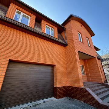 Квітнева, 11