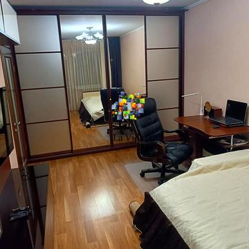 Анни Ахматової вул., 43