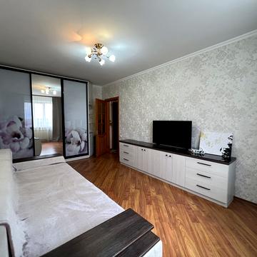 Захисників України вул., 12