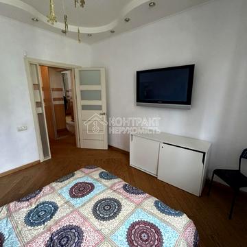 Космічна вул., 4/11