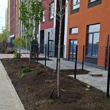 Академіка Сахарова вул., (Будинок 1)