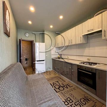 Героїв Небесної Сотні просп., 30