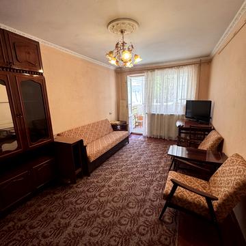 Карпатська вул., 6