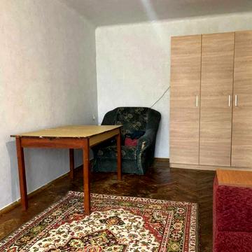 Салютна вул., 19