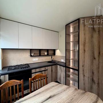 Миколи Ушакова вул., 14