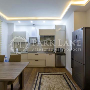 Дегтярна вул., 8