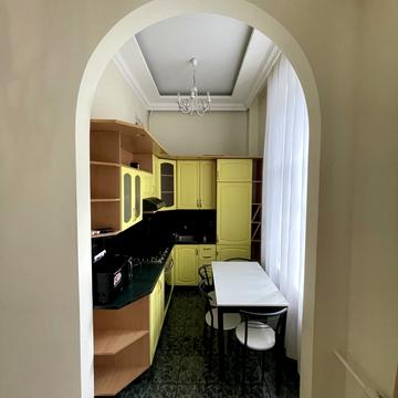 Велика Васильківська вул. (Червоноармійська), 26