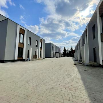 Подільська вул.