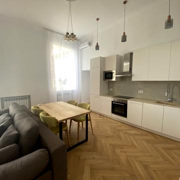 Круглоуніверситетська вул., 14