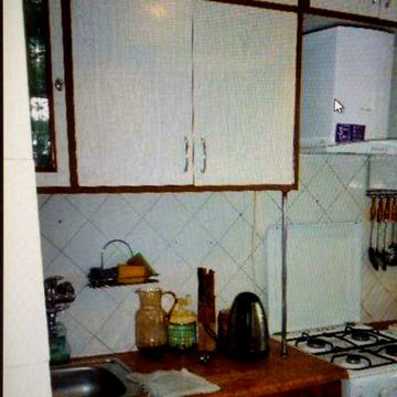 Космонавтів вул., 42