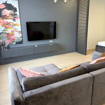 Юнацька вул., 8