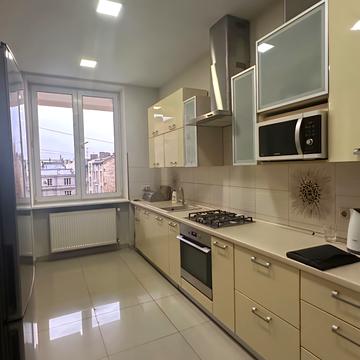 Гетьмана Петра Дорошенка вул. (Жовтнева), 12