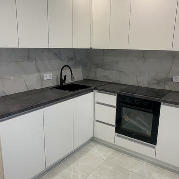 Миру вул., 51