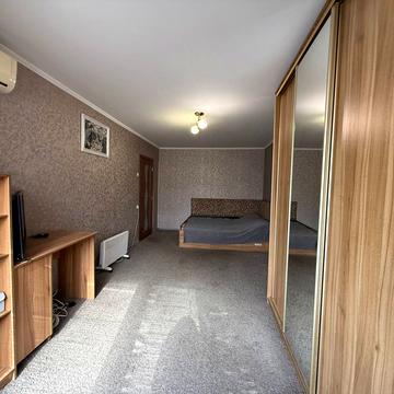 Євшана вул., 1