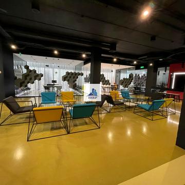 Вацлава Гавела бульв. (Івана Лепсе), 6