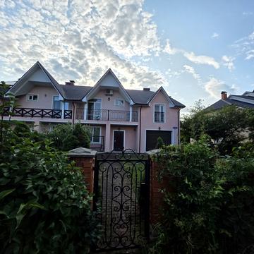 Озерна вул., 22/1