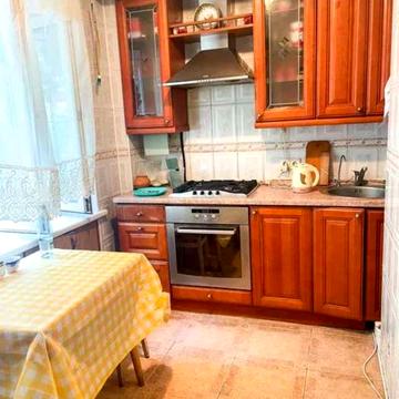 Петра Ніщинського вул., 6