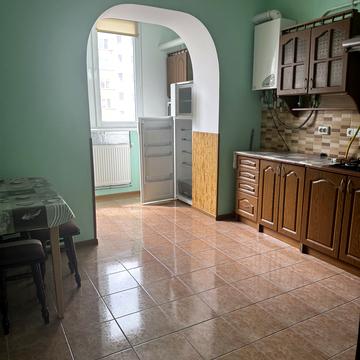 Яблунева вул., 1/3