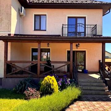 Залізнична вул., 8