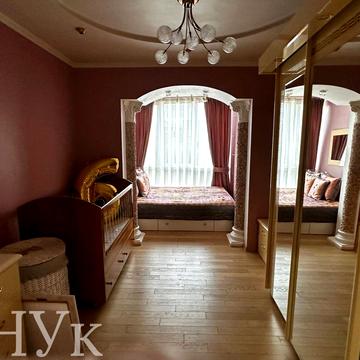 Героїв Крут бульв. (Героїв Сталінграду), 5