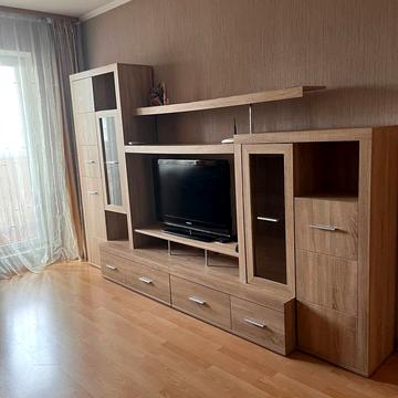 Академіка Глушкова просп., 25