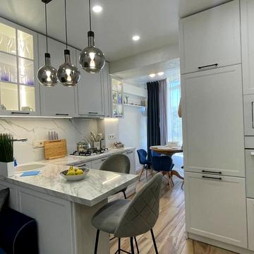 Набережна Перемоги вул., 42