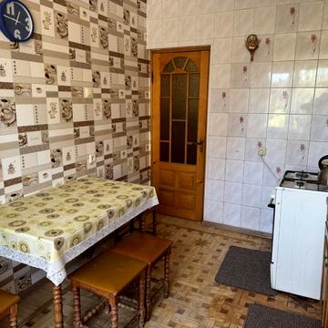 Академіка Корольова вул., 72