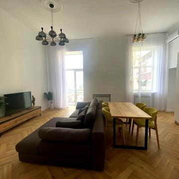 Круглоуніверситетська вул., 14