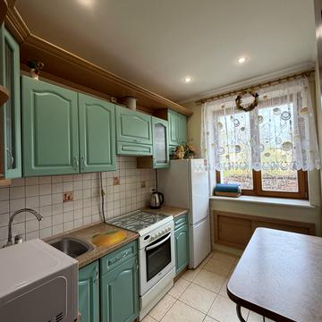 Зустрічна вул., 18