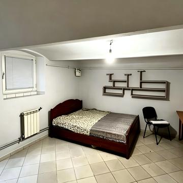 Головна вул., 120