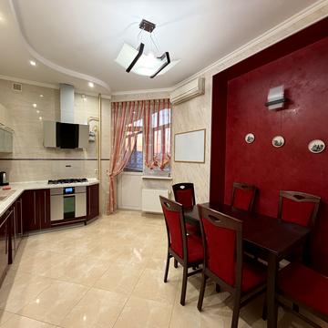 Вячеслава Чорновола просп. (), 67в