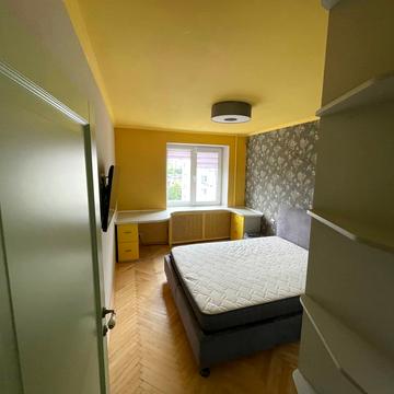 Вагонна вул., 7