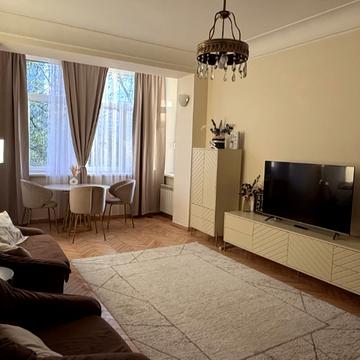 Кропивницького вул., 18