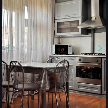 Героїв просп., 23