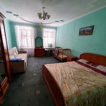 Ніжинська вул., 14