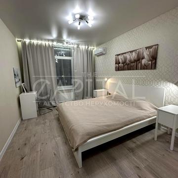 Євгена Сверстюка вул. (Марини Раскової), 6