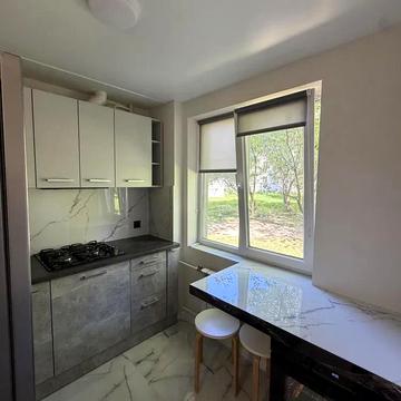 Івана Виговського вул. (Терешкової), 1