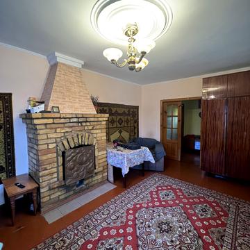 Подільська вул., 19
