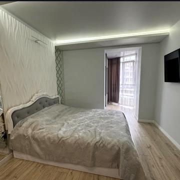 Набережна Перемоги вул., 42