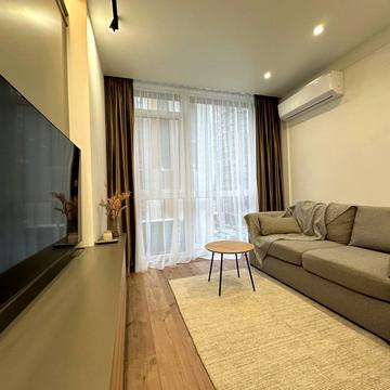 Джона Маккейна вул. (Івана Кудрі), 1-Б