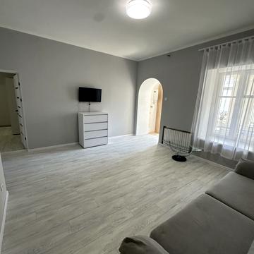 Садова вул., 12