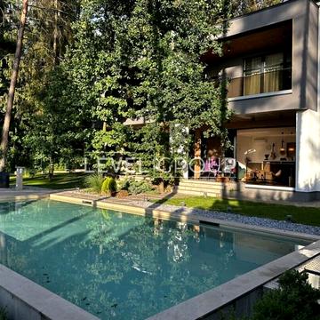 Василя Погрібного пров., 38