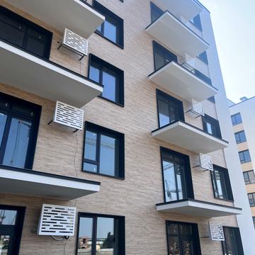 Євгена Коновальця вул., (Будинок 4)