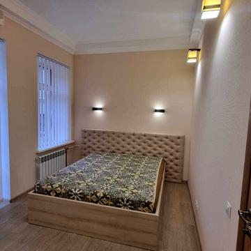 Бессарабська пл., 7-А