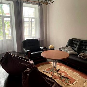 Дмитрівська вул., 58